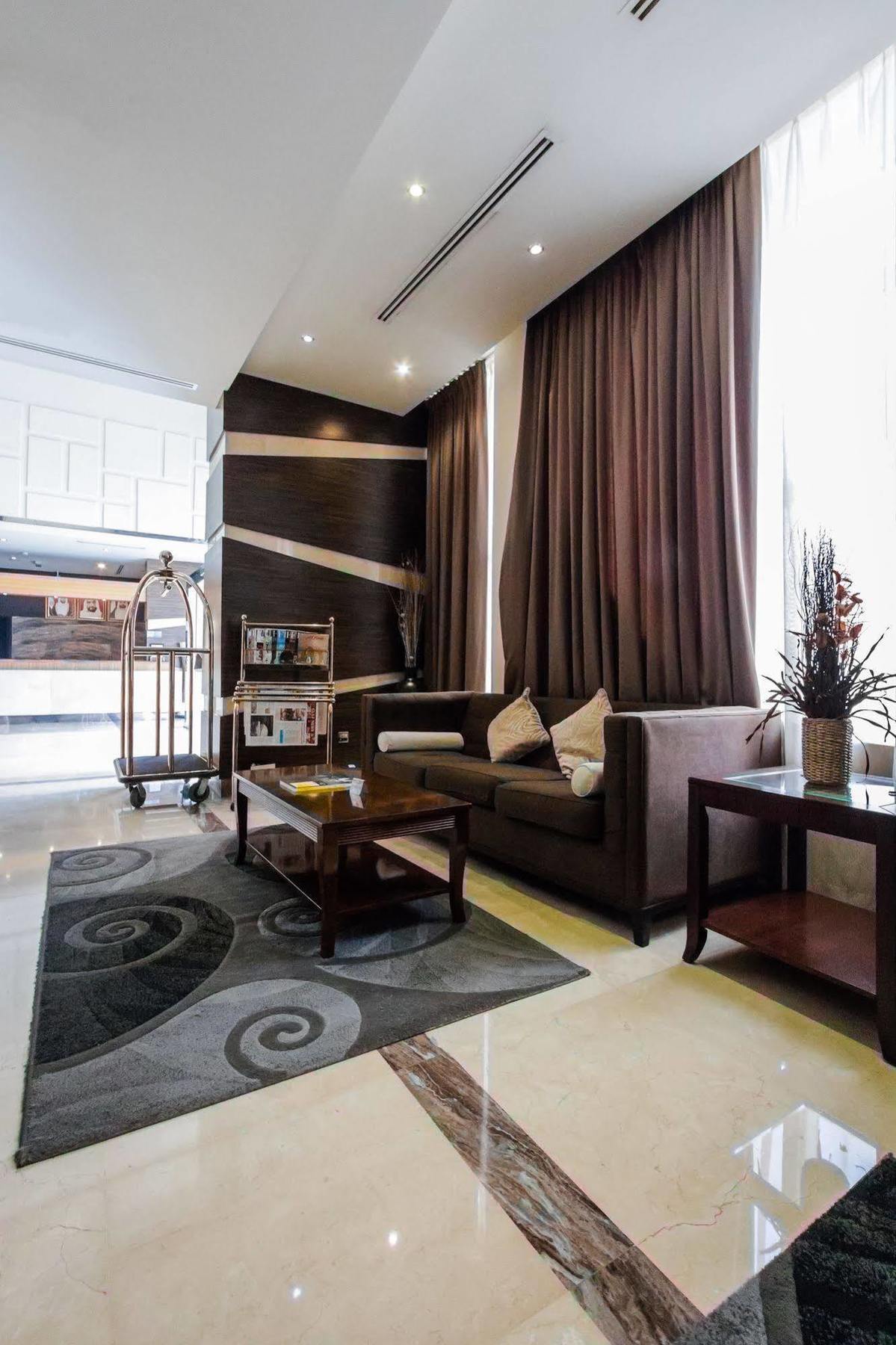 Nehal Hotel Abu Dhabi Bagian luar foto
