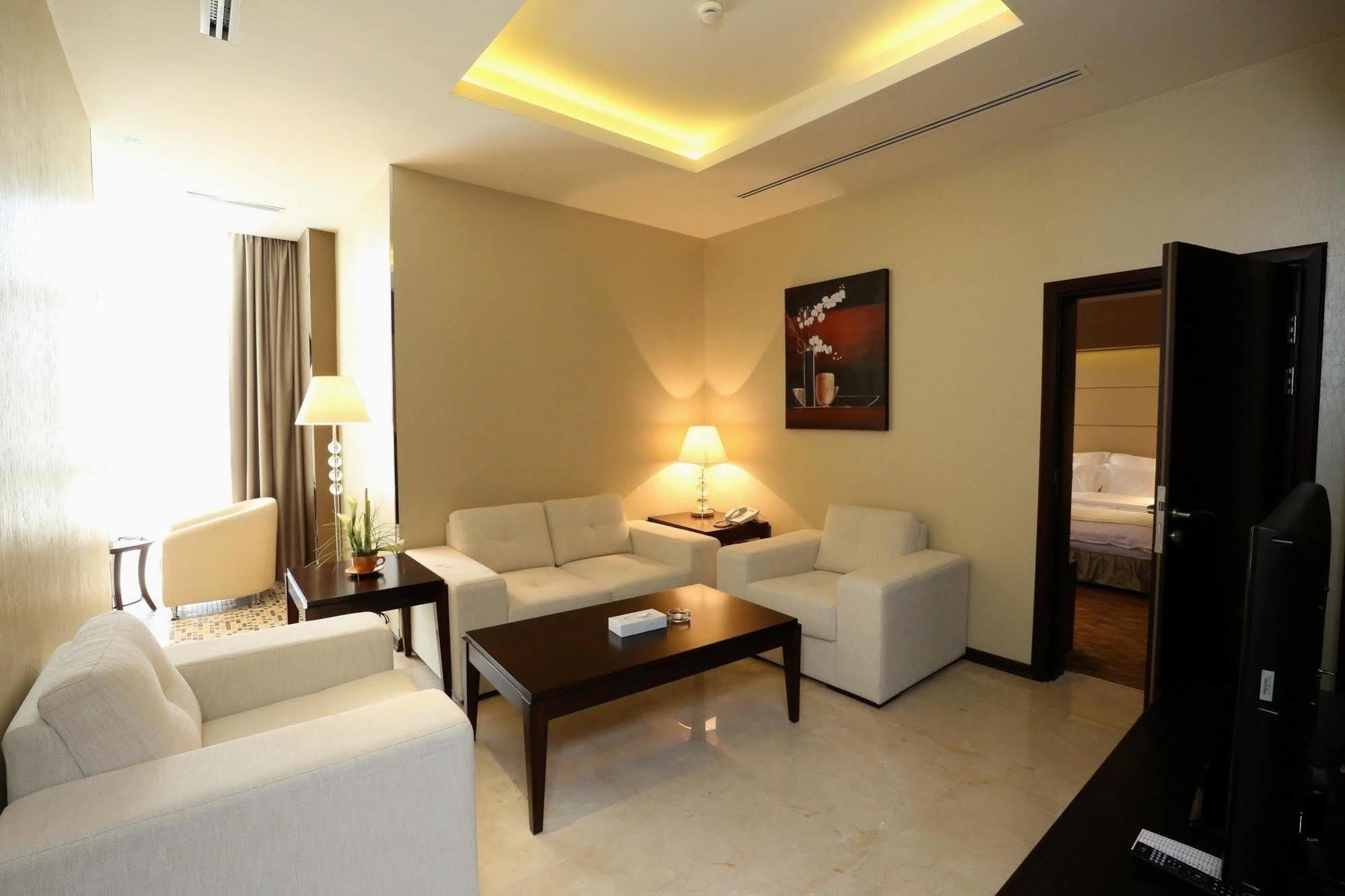 Nehal Hotel Abu Dhabi Bagian luar foto