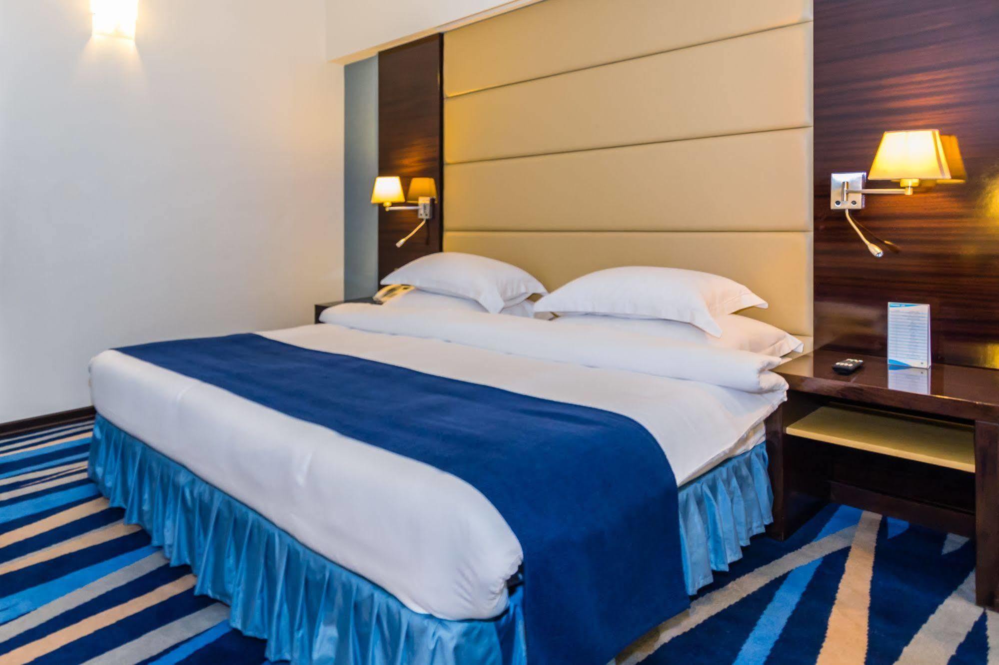 Nehal Hotel Abu Dhabi Bagian luar foto